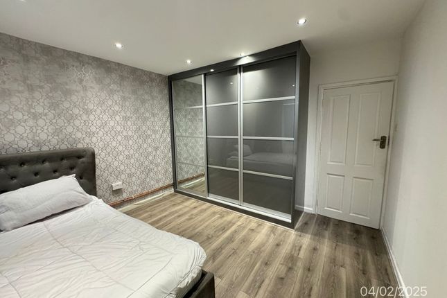 4a, Fullwell Avenue, Ilford photo 5