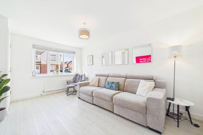 4, Lambie Avenue, Carluke photo 3