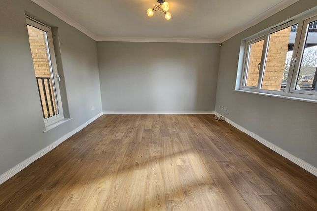 Flat for sale in Spinnaker Close, Barking