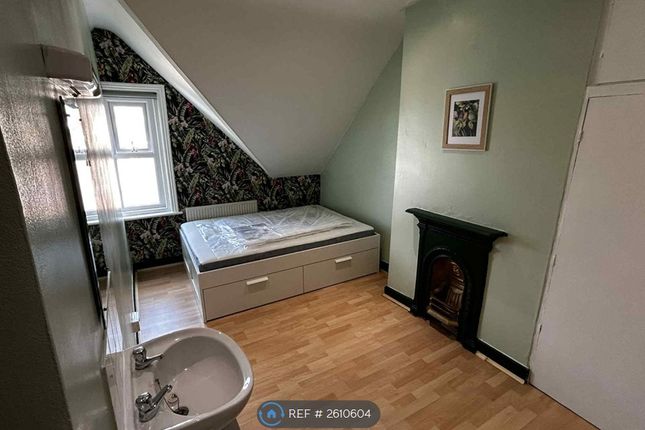 Green Room-Top Floor