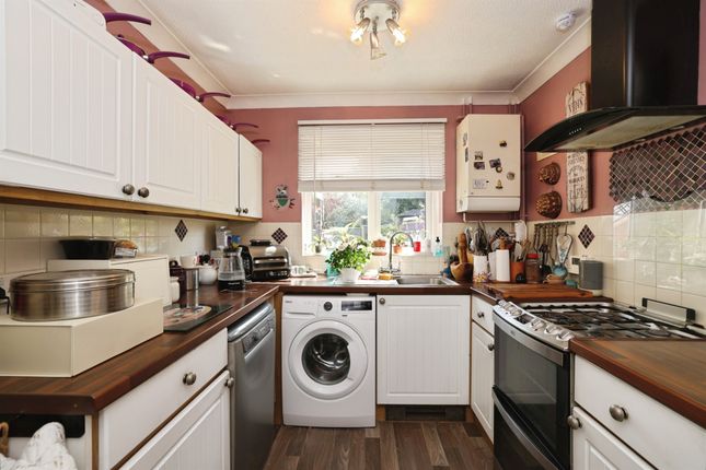 3, Cranleigh Close, Salisbury photo 4