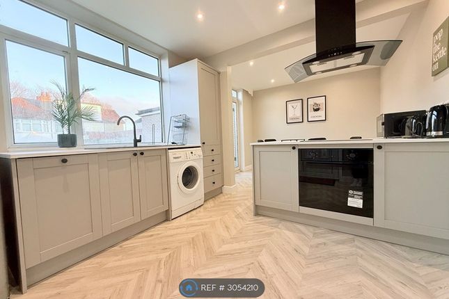Carr Manor View, Leeds photo 2