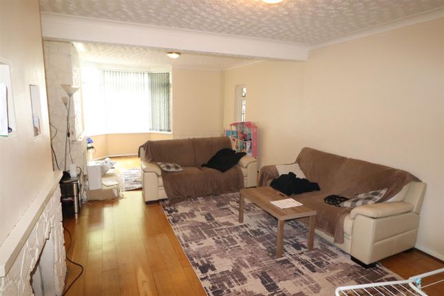 29, Colham Avenue, Yiewsley photo 4