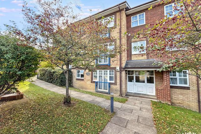 Flat 2, Marquis Court, Earls Meade, Luton photo 3