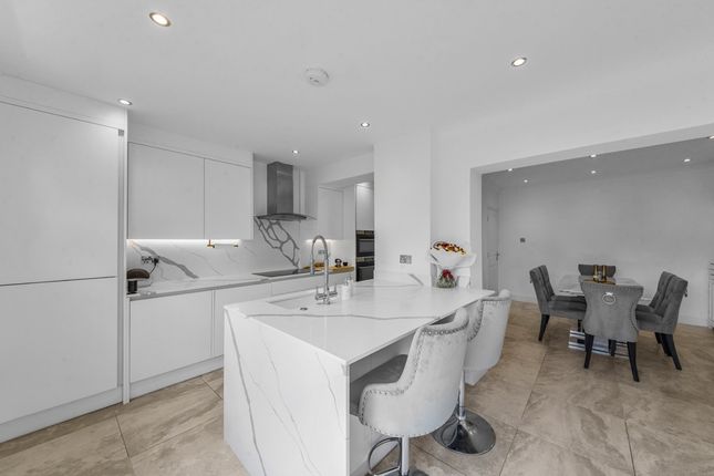 376 Rochester Road, Gravesend, Kent photo 2
