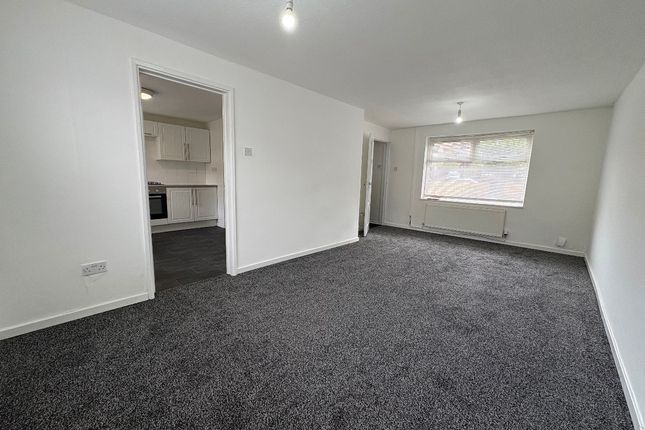 5 Anglesey Close, Ashton-under-Lyne photo 3