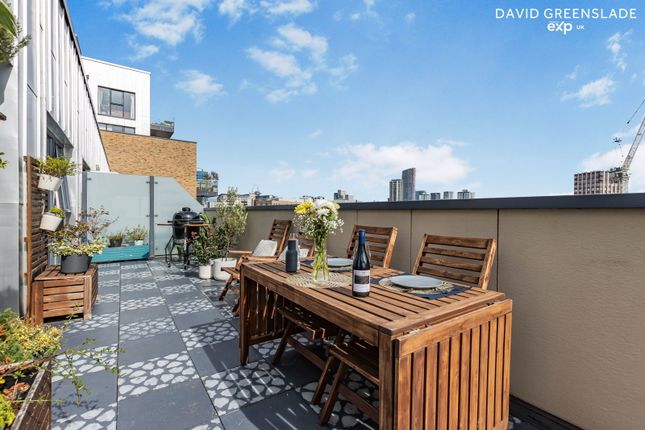 Flat 401 Staith Court, 8 Nicholson Square, London photo 4