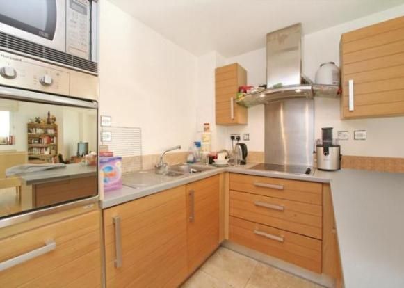 Thumbnail Flat to rent in City Tower, 3 Limeharbour, Cross Harbour, South Quay, Canary Wharf, London