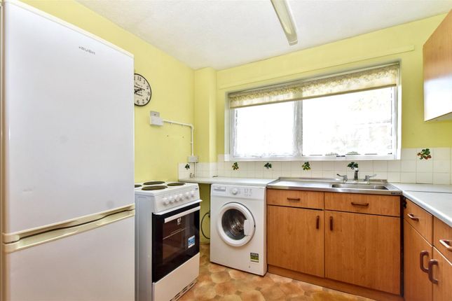 17b, Harebell Close, Eastbourne photo 3