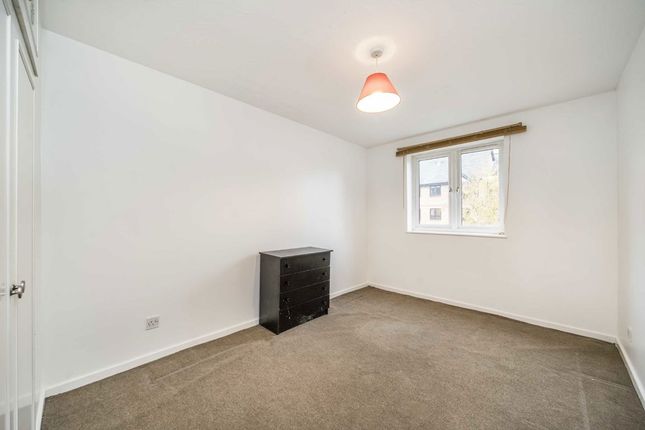 150, Riverside Close, London photo 4