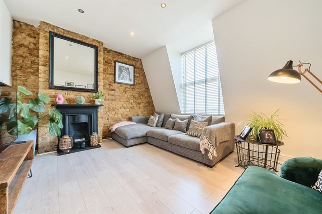 Flat for sale in Queen Annes Place, Enfield