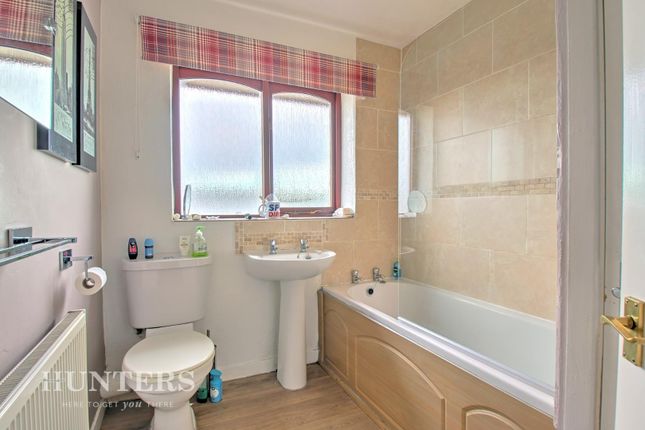 Town house for sale in Shaftesbury Drive, Wardle