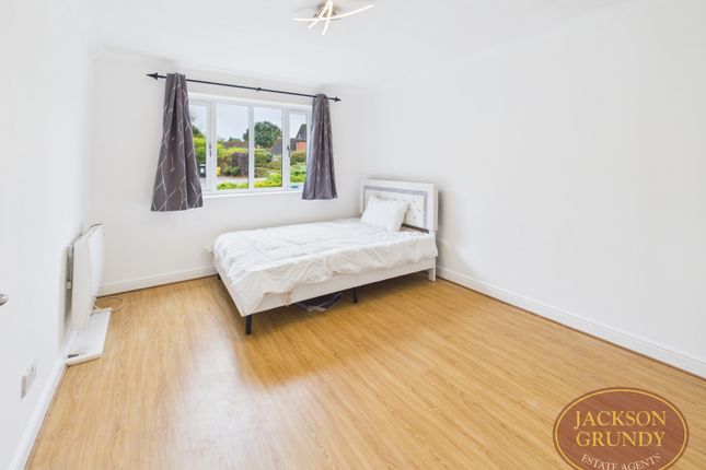 5, Portstone Close, Northampton photo 4