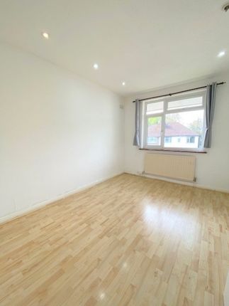 Maisonette to rent in Windsor Close, Northwood, Greater London