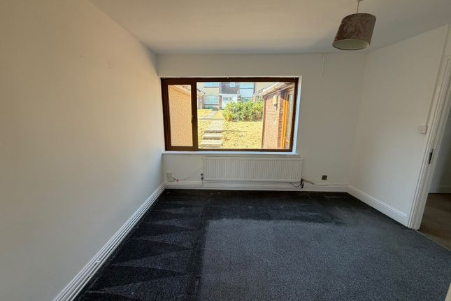 30, Wembley, Neath photo 4