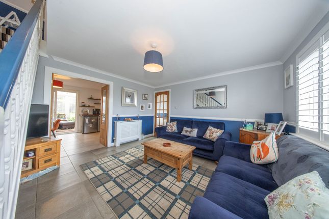 19 Redcraig Road, Livingston photo 2