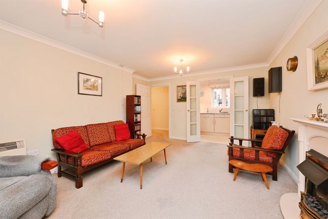Apartment 3, Benstede Court, Brocket Road, Hoddesdon photo 4