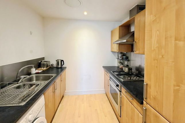 81, Cromwell Court, Leeds photo 2