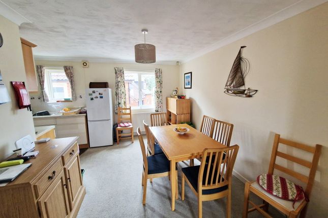 10, Sharps Court, Exmouth photo 4