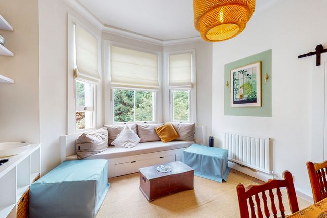 Flat to rent in Sinclair Gardens, London