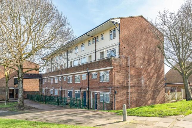 3-bed flat on 4, Trowbridge Road, Romford, £240,000