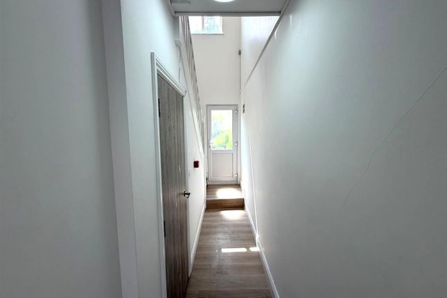 543, Lordship Lane, London photo 2