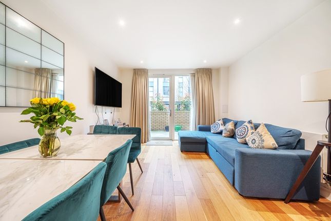 Flat for sale in Fairbourne Road, Clapham, London