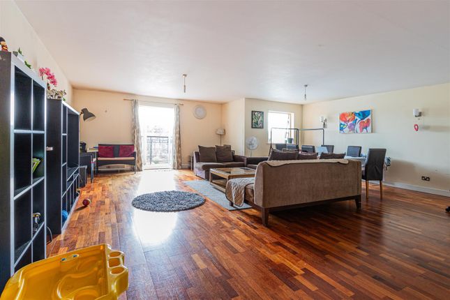 2-bed flat on 71, Henke Court, Cardiff Bay, £270,000