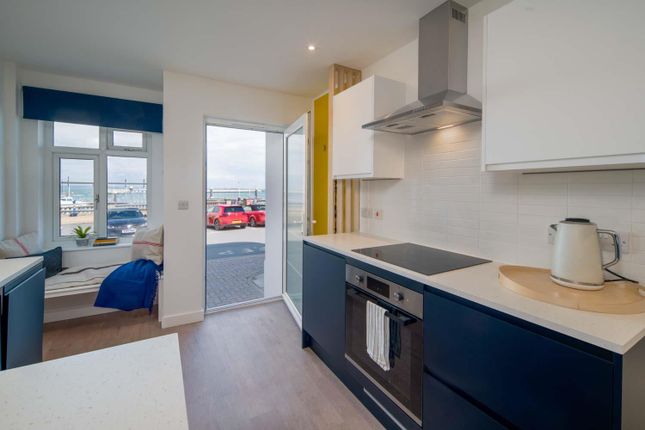 The Lodge, Osborne Court, Cowes photo 4
