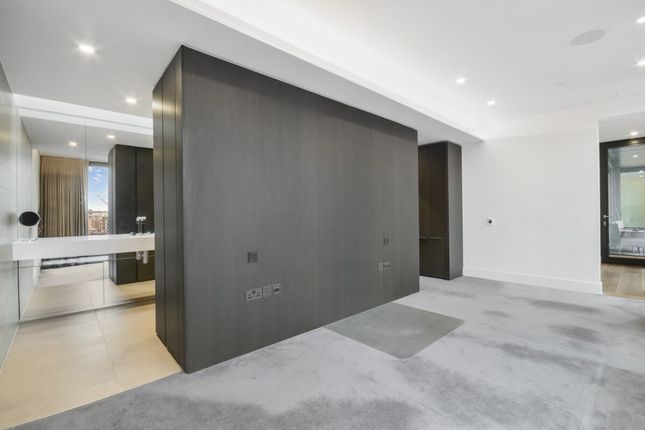 Flat for sale in Rathbone Place, London