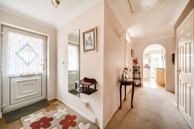 14, Dovetrees, Swindon photo 4