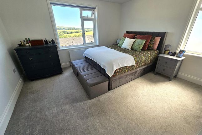 Master Bedroom.Jpg