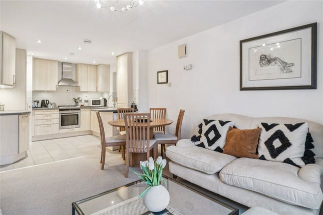 Flat 1 Derwent House, 36, Dedmere Road, Buckinghamshire photo 3