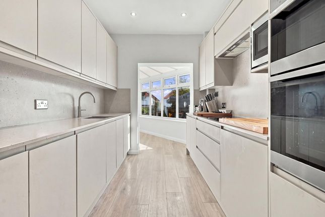 62, Quorn Gardens, Leigh-on-sea photo 2