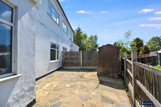 12a Michael Gardens, Hornchurch photo 4