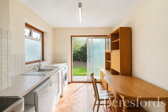 16, Rossendale, Essex photo 4