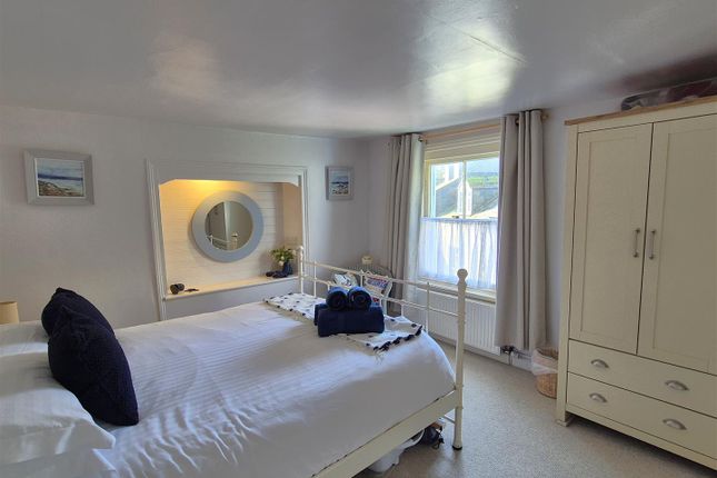 Sideways Cottage, Bull Hill, Fowey photo 4