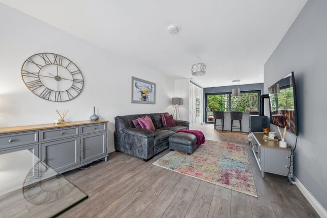 551 Mosspark Boulevard, Glasgow photo 4