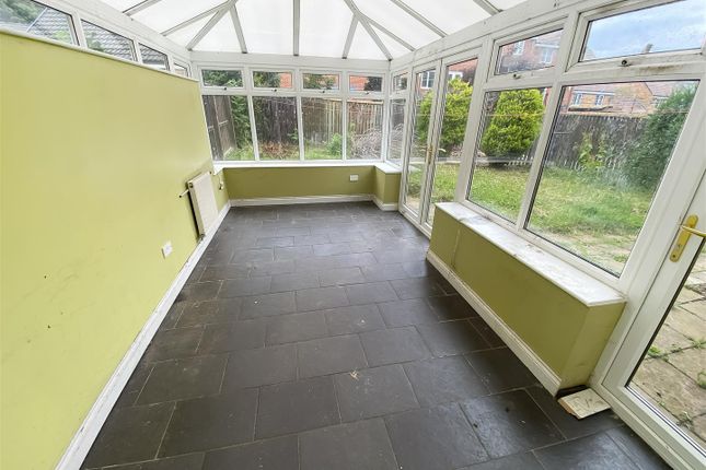 8, Youens Crescent, Newton Aycliffe photo 2