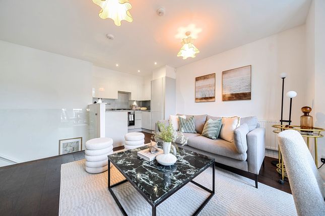 Flat 1, 184 Evering Road, London photo 3