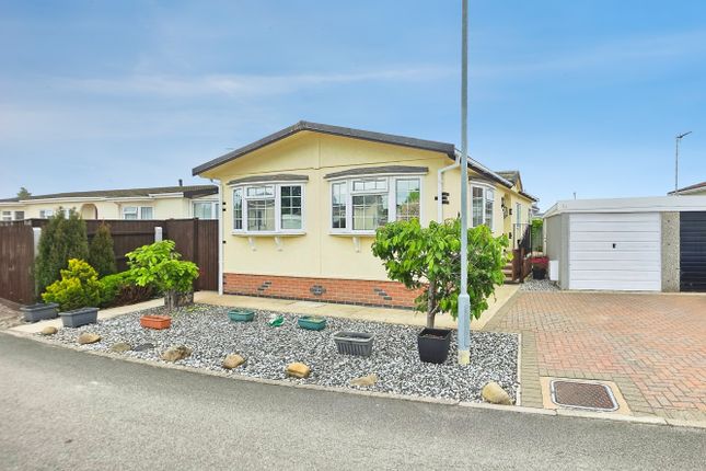 2-bed caravan on 34, Lindum Park, Ruskington, £159,950
