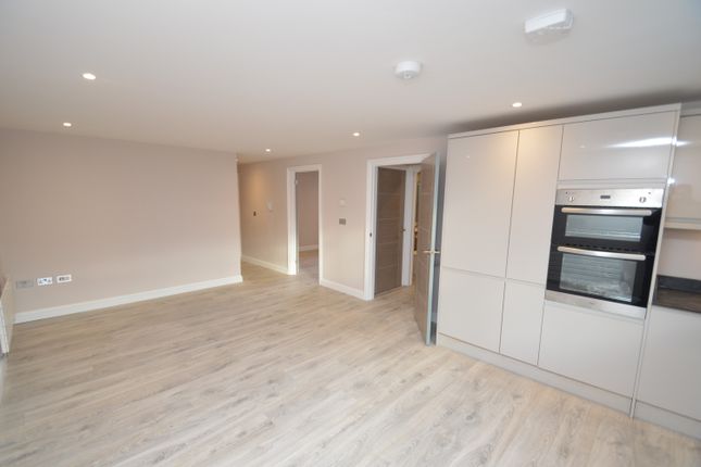 Flat 2 The Warren,, Jackson Court, High Wycombe photo 4