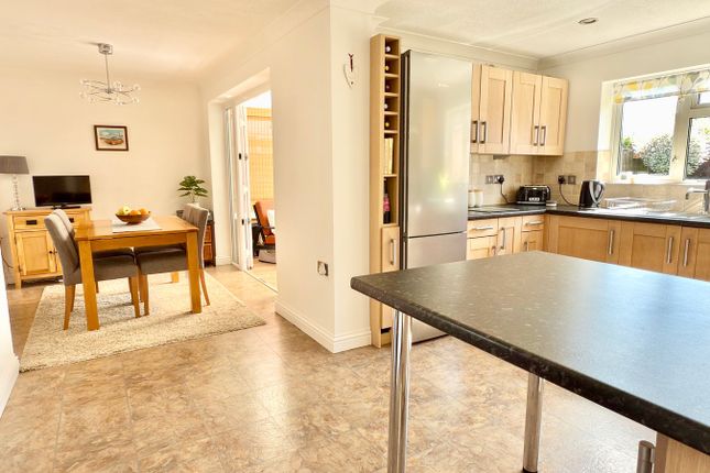 22, Rosefield Crescent, Tewkesbury photo 4