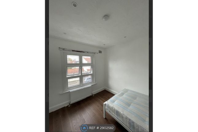 Westbury Terrace, London photo 5