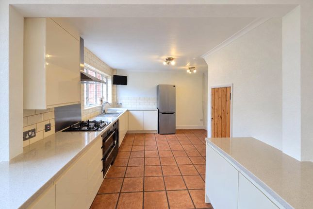 Kingham Close, Earlsfield photo 3