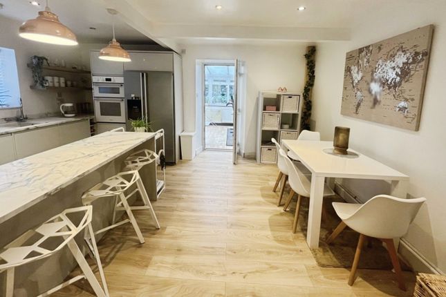 21, Dinting Vale, Derbyshire photo 4