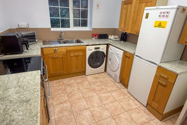 43, Northcroft Lane, NEWBURY photo 3