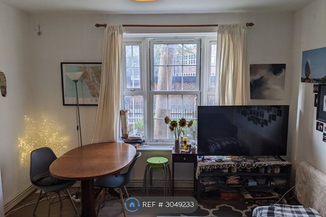 Flat  Key House, Bowling Green Street, London photo 2