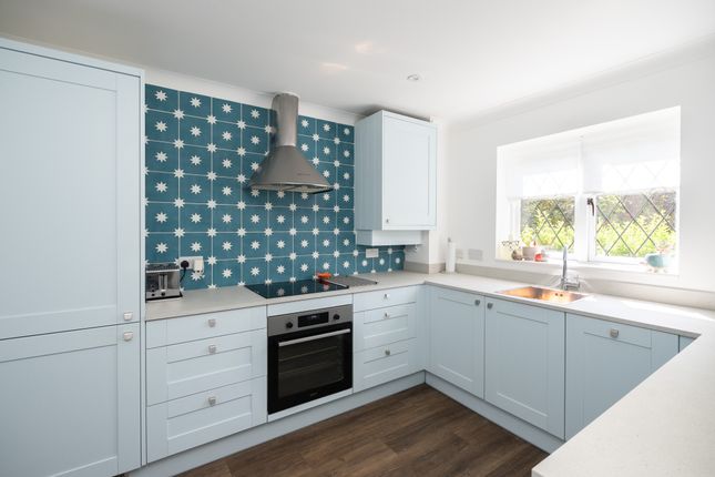 61, Harrowlands Park, Dorking photo 3