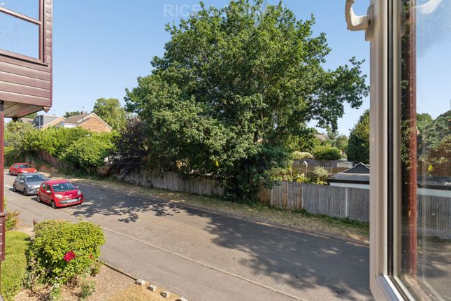 16 St Christophers Gardens, Fernbank Road, Ascot photo 4